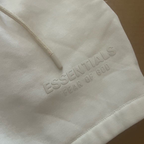 🔥🔥Pre-Loved Fear Of God Essentials Short Size Small! Women - Picture 7 of 7